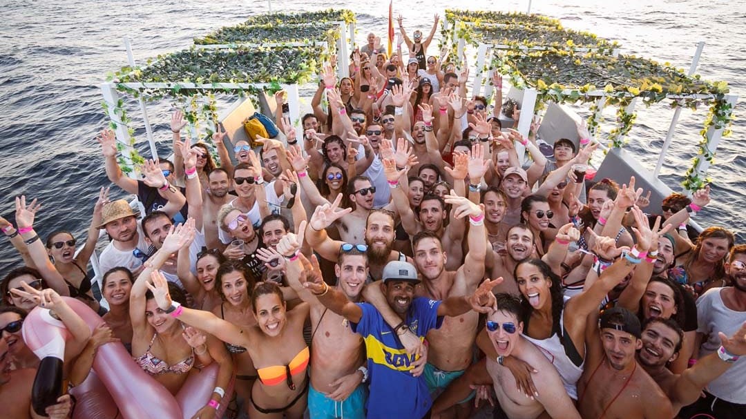 Boat Party & Pool Party in Barcelona - Summer Rockz